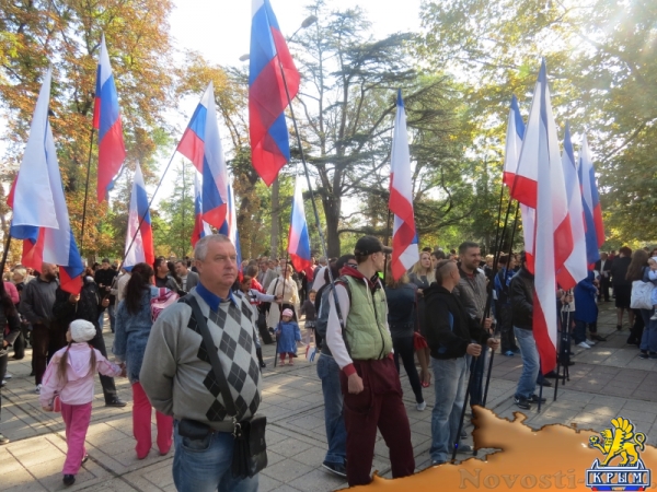Симферополь празднует День Государственного герба и Государственного флага Республики Крым (ФОТО) - «Общество Крыма»