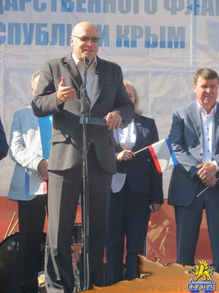 Симферополь празднует День Государственного герба и Государственного флага Республики Крым (ФОТО) - «Общество Крыма»