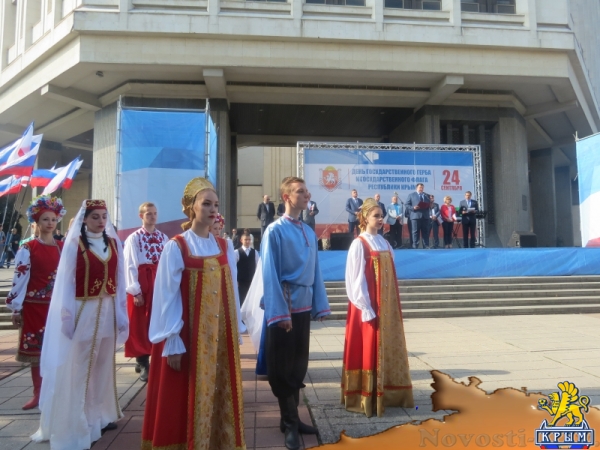 Симферополь празднует День Государственного герба и Государственного флага Республики Крым (ФОТО) - «Общество Крыма»