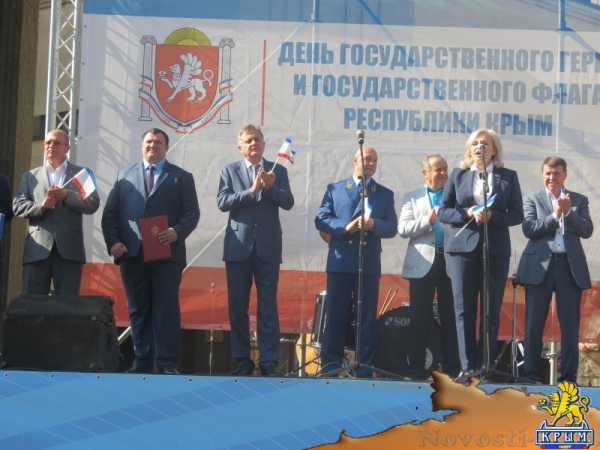 Симферополь празднует День Государственного герба и Государственного флага Республики Крым (ФОТО) - «Общество Крыма»