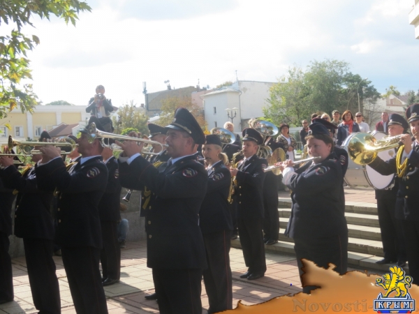 Симферополь празднует День Государственного герба и Государственного флага Республики Крым (ФОТО) - «Общество Крыма»