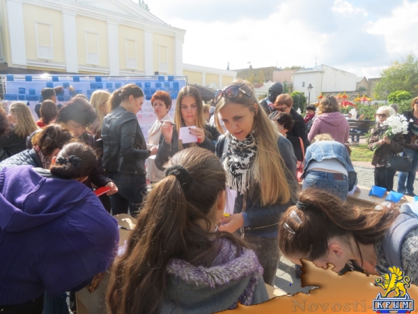 Симферополь празднует День Государственного герба и Государственного флага Республики Крым (ФОТО) - «Общество Крыма»