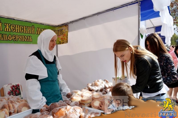 День благотворительности и милосердия «Белый цветок» собрал сотни крымчан и гостей полуострова в Симферополе (ФОТО) - «Общество Крыма»