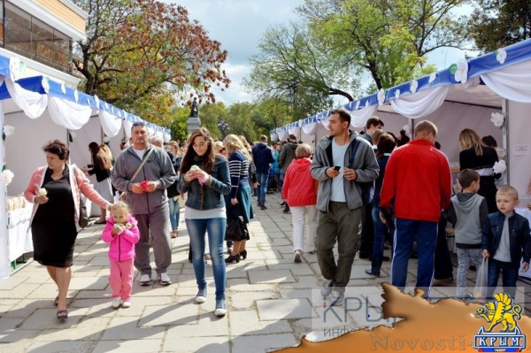 День благотворительности и милосердия «Белый цветок» собрал сотни крымчан и гостей полуострова в Симферополе (ФОТО) - «Общество Крыма»