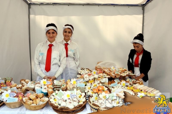 День благотворительности и милосердия «Белый цветок» собрал сотни крымчан и гостей полуострова в Симферополе (ФОТО) - «Общество Крыма»