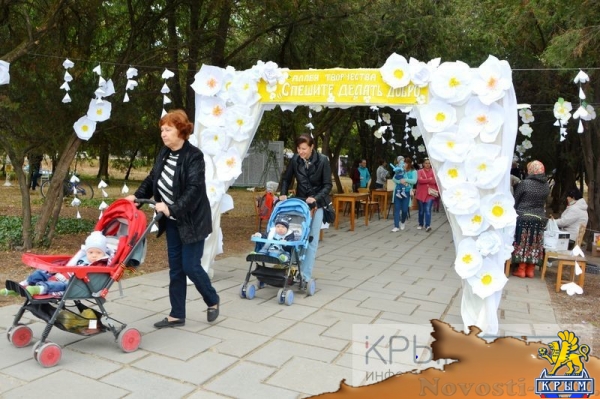 День благотворительности и милосердия «Белый цветок» собрал сотни крымчан и гостей полуострова в Симферополе (ФОТО) - «Общество Крыма»