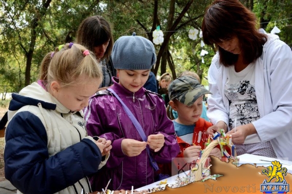 День благотворительности и милосердия «Белый цветок» собрал сотни крымчан и гостей полуострова в Симферополе (ФОТО) - «Общество Крыма»