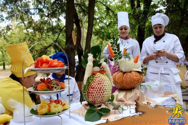 День благотворительности и милосердия «Белый цветок» собрал сотни крымчан и гостей полуострова в Симферополе (ФОТО) - «Общество Крыма»