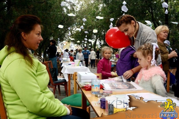 День благотворительности и милосердия «Белый цветок» собрал сотни крымчан и гостей полуострова в Симферополе (ФОТО) - «Общество Крыма»