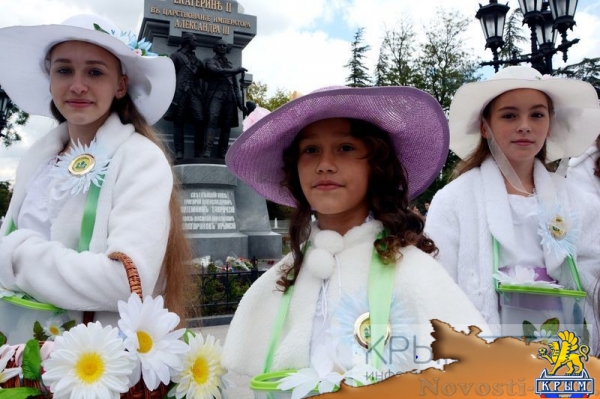 День благотворительности и милосердия «Белый цветок» собрал сотни крымчан и гостей полуострова в Симферополе (ФОТО) - «Общество Крыма»