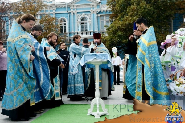 День благотворительности и милосердия «Белый цветок» собрал сотни крымчан и гостей полуострова в Симферополе (ФОТО) - «Общество Крыма»