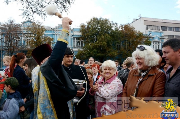 День благотворительности и милосердия «Белый цветок» собрал сотни крымчан и гостей полуострова в Симферополе (ФОТО) - «Общество Крыма»