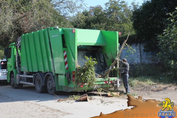 В Симферополе коммунальщики ликвидировали стихийную свалку мусора в микрорайоне Анатра. Под присмотром заместителя министра экологии и природных ресурсов Крыма (ФОТО) - «Экономика Крыма»