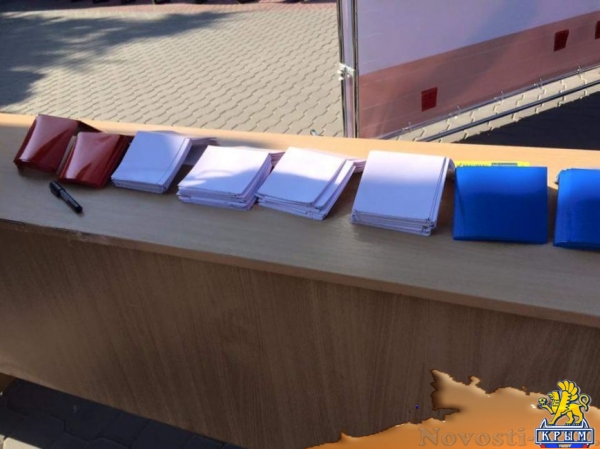 В центре Симферополя собрали флаг Крыма из пожеланий (ФОТО) - «Симферополь»