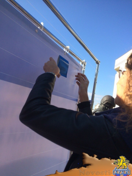 В центре Симферополя собрали флаг Крыма из пожеланий (ФОТО) - «Симферополь»