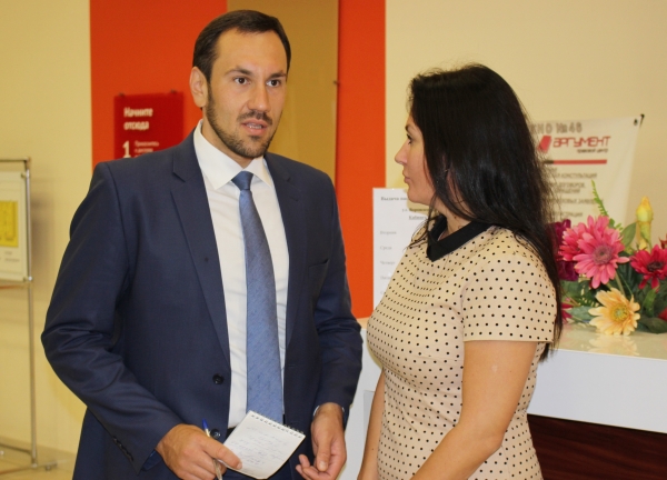 По всем регионам РФ идет перемещение окон приема документов Росреестра в филиалы «МФЦ», Крым не станет исключением — Александр Спиридонов - «Госкомрегистр»