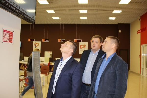 По всем регионам РФ идет перемещение окон приема документов Росреестра в филиалы «МФЦ», Крым не станет исключением — Александр Спиридонов - «Госкомрегистр»