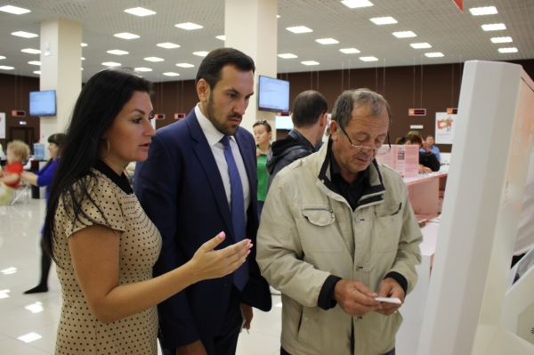 По всем регионам РФ идет перемещение окон приема документов Росреестра в филиалы «МФЦ», Крым не станет исключением — Александр Спиридонов - «Госкомрегистр»