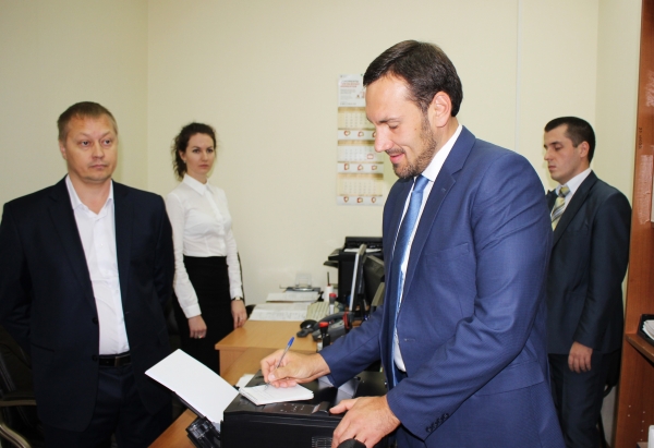 Республика Крым выходит на всероссийские стандарты обслуживания в учётно-регистрационной сфере — Александр Спиридонов - «Госкомрегистр»