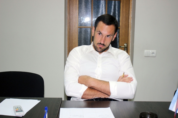 В центральный аппарат Госкомрегистра временно прикомандирован руководящий состав восьми подразделений комитета - «Госкомрегистр»