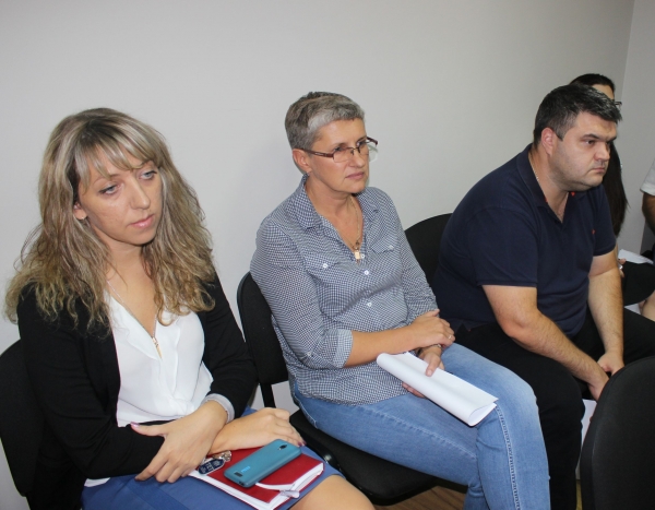 В центральный аппарат Госкомрегистра временно прикомандирован руководящий состав восьми подразделений комитета - «Госкомрегистр»