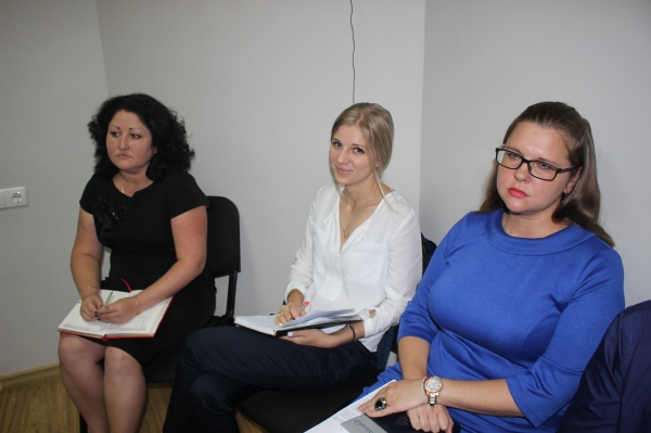 В центральный аппарат Госкомрегистра временно прикомандирован руководящий состав восьми подразделений комитета - «Госкомрегистр»