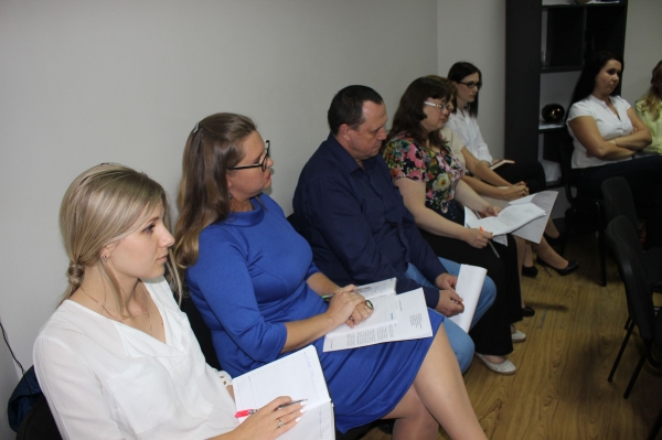 В центральный аппарат Госкомрегистра временно прикомандирован руководящий состав восьми подразделений комитета - «Госкомрегистр»