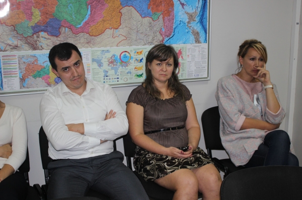 В центральный аппарат Госкомрегистра временно прикомандирован руководящий состав восьми подразделений комитета - «Госкомрегистр»