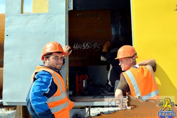 Крымский мост шагнул в море - «Возвращение в Россию» Крымский мост шагнул в море - «Возвращение в Россию»