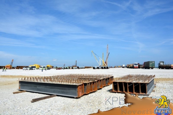 Крымский мост шагнул в море - «Возвращение в Россию» Крымский мост шагнул в море - «Возвращение в Россию»