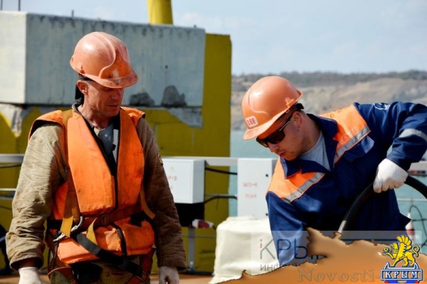 Крымский мост шагнул в море - «Возвращение в Россию» Крымский мост шагнул в море - «Возвращение в Россию»