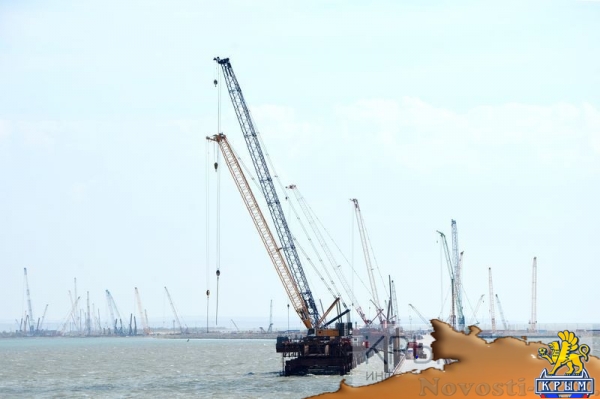 Крымский мост шагнул в море - «Возвращение в Россию» Крымский мост шагнул в море - «Возвращение в Россию»