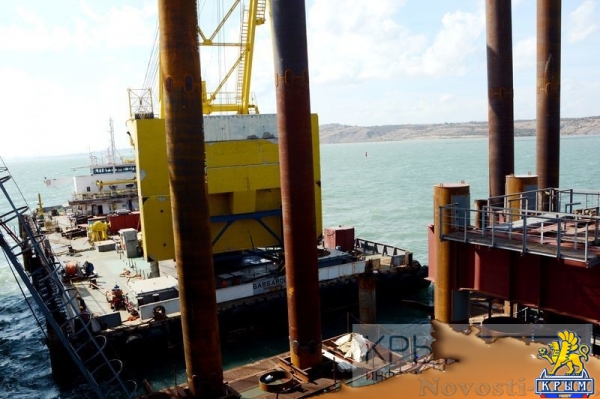 Крымский мост шагнул в море - «Возвращение в Россию» Крымский мост шагнул в море - «Возвращение в Россию»