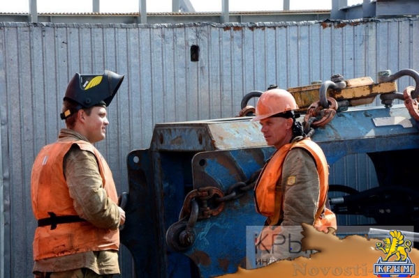 Крымский мост шагнул в море - «Возвращение в Россию» Крымский мост шагнул в море - «Возвращение в Россию»