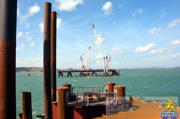 Крымский мост шагнул в море - «Возвращение в Россию» Крымский мост шагнул в море - «Возвращение в Россию»