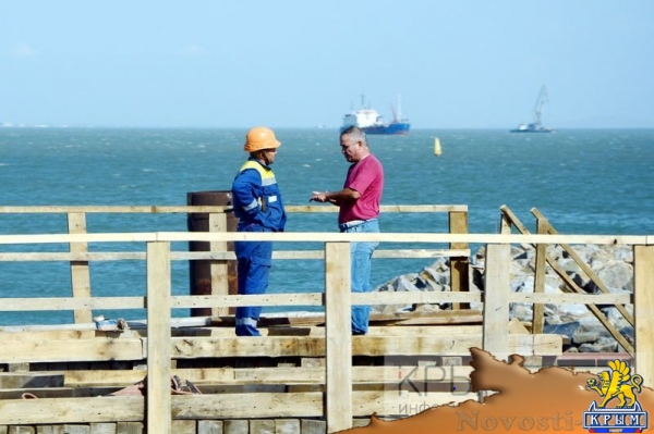 Крымский мост шагнул в море - «Возвращение в Россию» Крымский мост шагнул в море - «Возвращение в Россию»