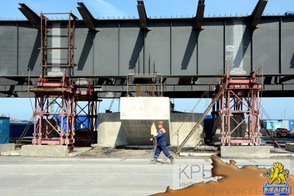 Крымский мост шагнул в море - «Возвращение в Россию» Крымский мост шагнул в море - «Возвращение в Россию»