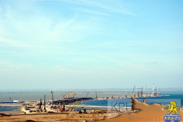 Крымский мост шагнул в море - «Возвращение в Россию» Крымский мост шагнул в море - «Возвращение в Россию»