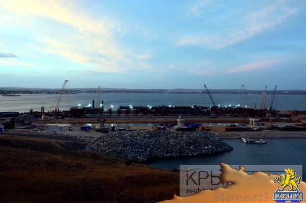 Крымский мост шагнул в море - «Возвращение в Россию» Крымский мост шагнул в море - «Возвращение в Россию»
