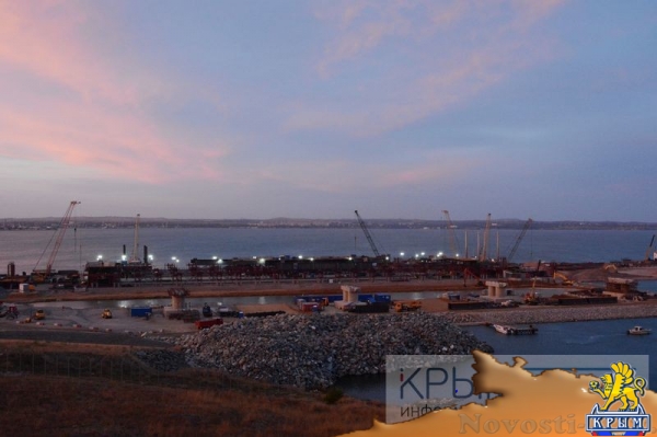 Крымский мост шагнул в море - «Возвращение в Россию» Крымский мост шагнул в море - «Возвращение в Россию»