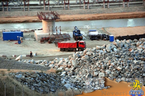 Крымский мост шагнул в море - «Возвращение в Россию» Крымский мост шагнул в море - «Возвращение в Россию»