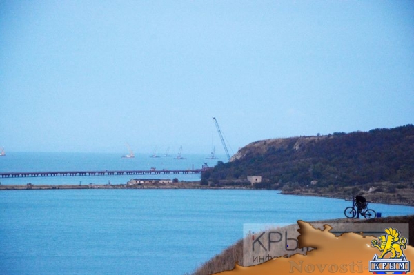 Крымский мост шагнул в море - «Возвращение в Россию» Крымский мост шагнул в море - «Возвращение в Россию»