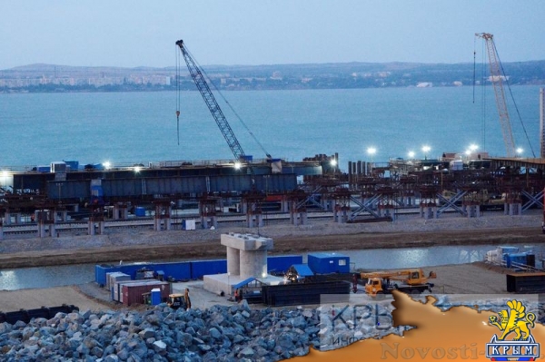 Крымский мост шагнул в море - «Возвращение в Россию» Крымский мост шагнул в море - «Возвращение в Россию»