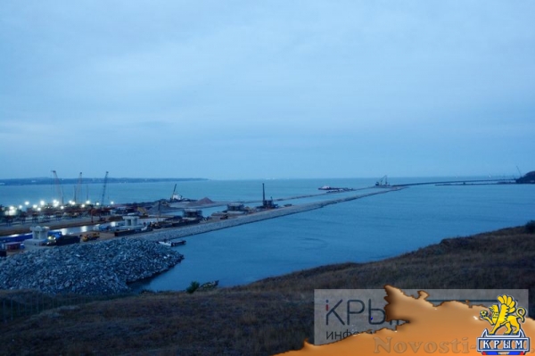 Крымский мост шагнул в море - «Возвращение в Россию» Крымский мост шагнул в море - «Возвращение в Россию»