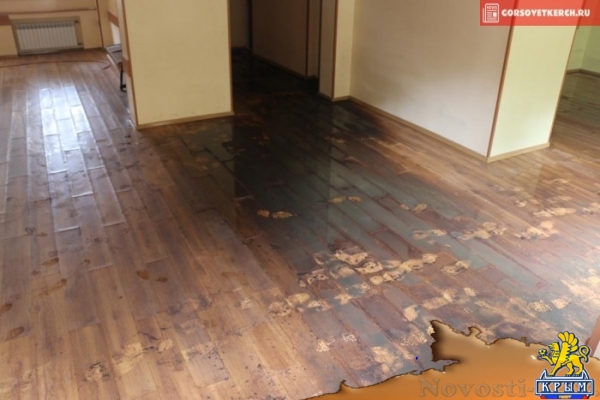 На затопленное помещение общества инвалидов, наконец, обратили внимание - «Керчь»