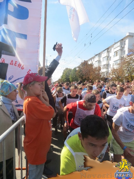 В честь Всероссийского дня бега в столице Республики Крым прошли два легкоатлетических пробега «Кросса нации» (ФОТО) - «Общество Крыма»