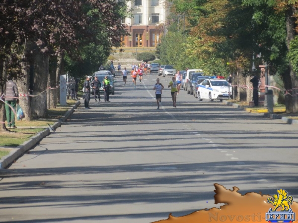 В честь Всероссийского дня бега в столице Республики Крым прошли два легкоатлетических пробега «Кросса нации» (ФОТО) - «Общество Крыма»