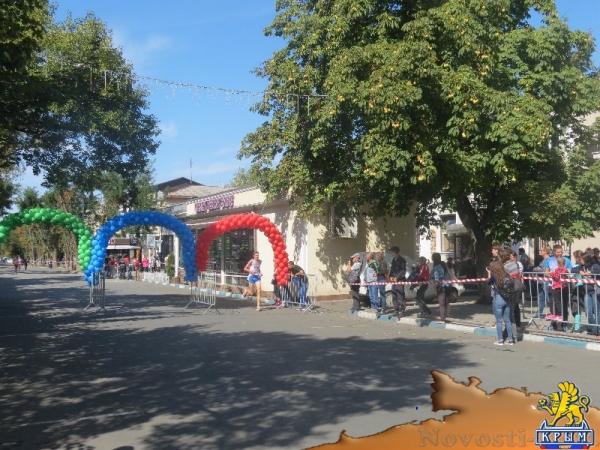 В честь Всероссийского дня бега в столице Республики Крым прошли два легкоатлетических пробега «Кросса нации» (ФОТО) - «Общество Крыма»