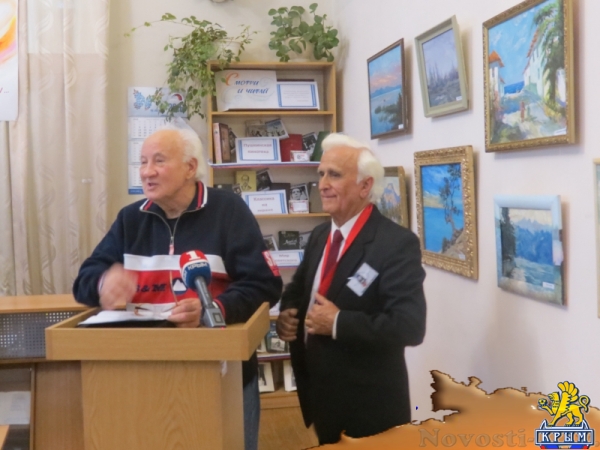 В центральной библиотеке Симферополя прошел юбилейный творческий вечер известного крымского юмориста и поэта Аркадия Вакуленко (ФОТО) - «Общество Крыма»