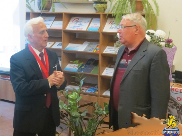 В центральной библиотеке Симферополя прошел юбилейный творческий вечер известного крымского юмориста и поэта Аркадия Вакуленко (ФОТО) - «Общество Крыма»